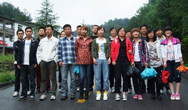 青峰網(wǎng)絡(luò)2011年全體員工洛陽(yáng)老君山、追夢(mèng)谷兩日游報(bào)道